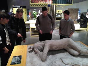 Estatua simulando cadáver de Pompeya.